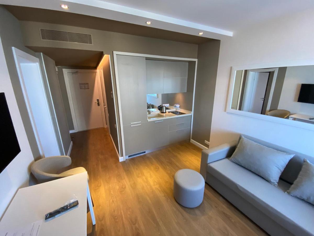 באטומי Gq Apartments On First Line In Alliance Palace מראה חיצוני תמונה