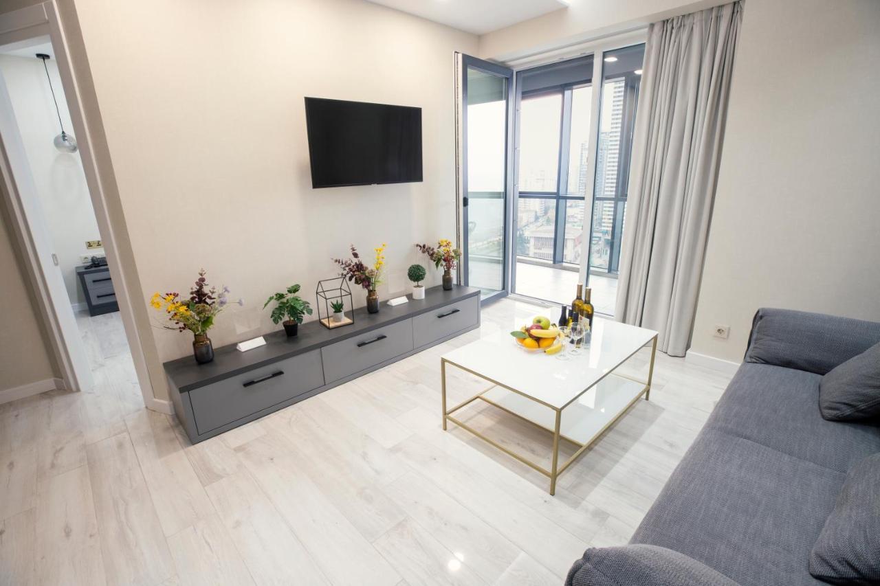באטומי Gq Apartments On First Line In Alliance Palace מראה חיצוני תמונה